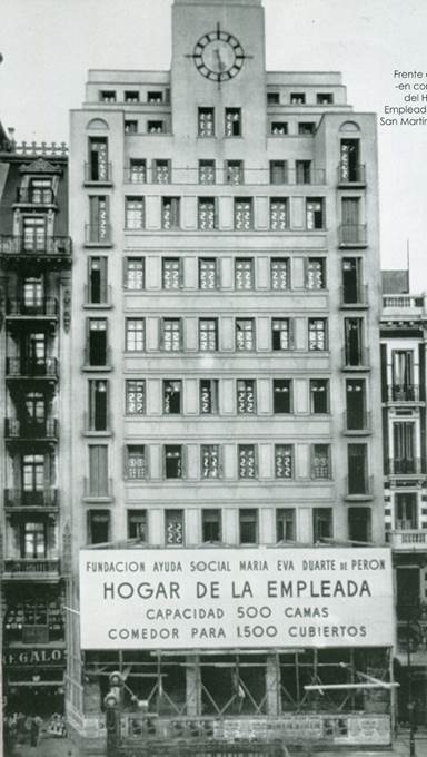 Imagen en blanco y negro de un edificio
Descripción generada automáticamente