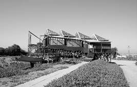 Foto en blanco y negro de un barco
Descripción generada automáticamente