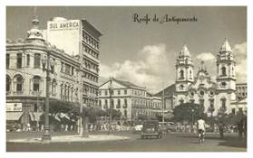 Foto en blanco y negro de una iglesia
Descripción generada automáticamente