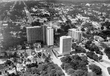 Foto preta e branca de uma cidade vista de cima

O conte&uacute;do gerado por IA pode estar incorreto.