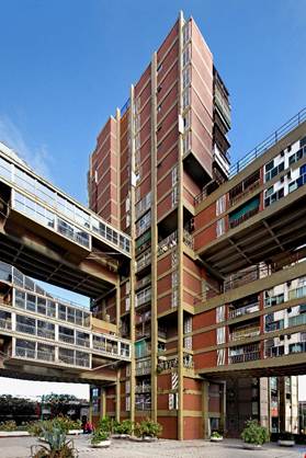Frente de un edificio
Descripción generada automáticamente