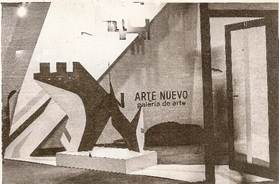Imagen en blanco y negro de una persona
Descripción generada automáticamente con confianza baja